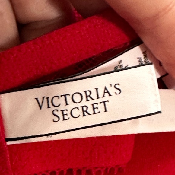 Victoria Secret Bra Size: 34D - Picture 4 of 5